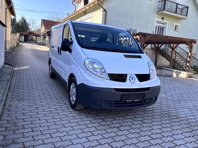 RENAULT TRAFIC 2.5 dCi L1H1P1 Passenger Privilege 2.5t vonóhorog!