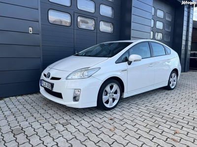 Toyota Prius 1.8 HSD Premium (Automata) Szerviz...