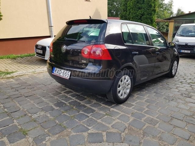 VOLKSWAGEN GOLF V 1.6 FSI Comfortline