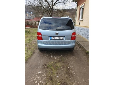 VOLKSWAGEN TOURAN 1.6 FSI Trendline