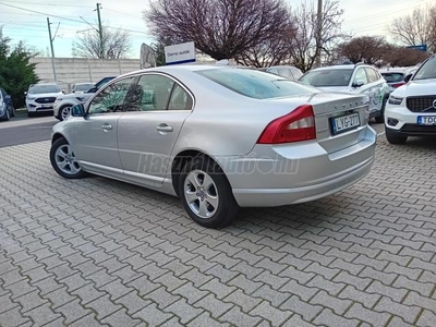 VOLVO S80 2.4 D Kinetic Geartronic Gondos gazdától. megkímélt állapotban