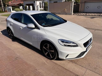 VOLVO V40 2.0 D [D3] R-Design Momentum