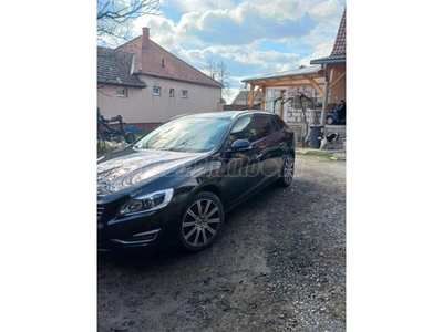 VOLVO V60 2.4 D [D6] PHEV AWD Summum Geartronic