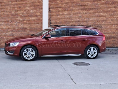 VOLVO V60 2.4 D [D6] PHEV AWD Summum Geartronic HIBRID-NAPTETŐ-XENON-BŐR-KOCCANÁSGÁTLÓ-ÁLLÓFŰTÉS-ÜLÉSFŰTÉS-KAMERA-ONCALL-8KERÉK