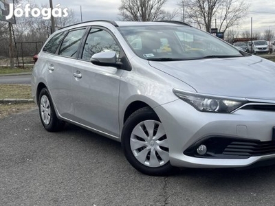 Toyota Auris Touring Sports 1.33 Live (PSW-171)...