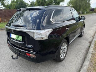 MITSUBISHI OUTLANDER 2.0 PHEV Instyle Navi 4WD CVT