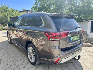 MITSUBISHI OUTLANDER 2.4 PHEV Instyle Premium 4WD CVT CARBON Package-Egyedi-Összes extrával szerelt