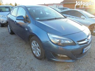 Opel Astra J Sedan 1.6 Active Magyarországi.SZE...