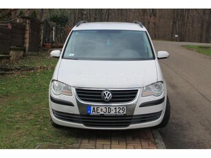 VOLKSWAGEN TOURAN kisteherautó