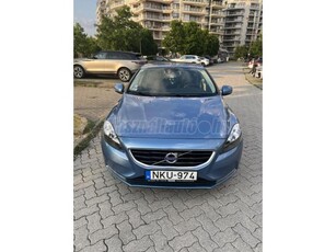 VOLVO V40 2.0 D [D3] Momentum Geartronic