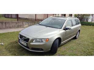 VOLVO V70 2.4 D [D5] AWD Summum Geartronic B