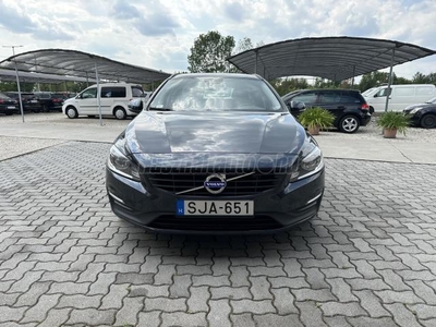 VOLVO V60 2.0 D [D3] Kinetic Geartronic