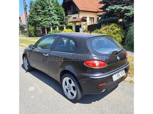 ALFA ROMEO 147 2.0 T. Spark Distinctive