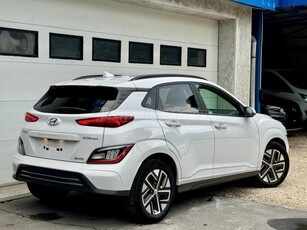 HYUNDAI KONA EV 64kWh Executive 2026-ig Gyári Garancia - Karambol mentes - Vezetett Szervmúlt