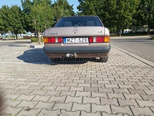 MERCEDES-BENZ 190 E 1.8 Légzsákos! Man 5 Hátsó fejtámla