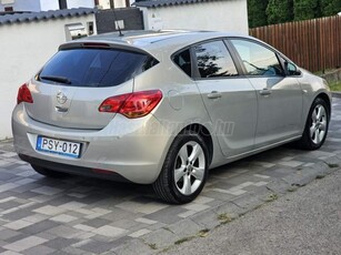 OPEL ASTRA J 1.6 Enjoy Tempomat - 17-es Alufelni