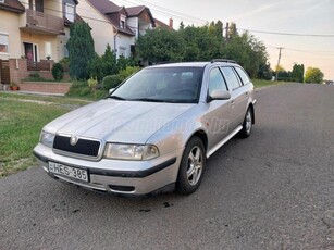 SKODA OCTAVIA Combi 1.6 Elegance