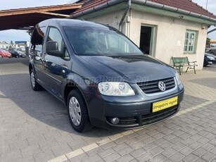 VOLKSWAGEN CADDY 1.6 Life 7 SZEMÉLY.VÉGIG KÖNYV