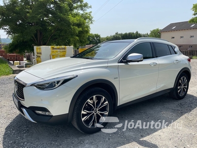 INFINITI QX30