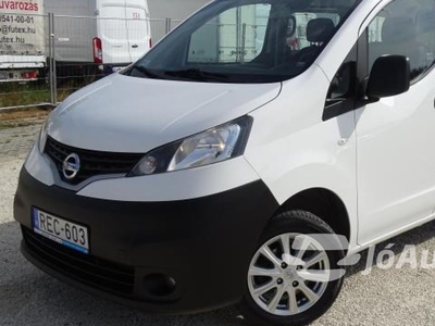 NISSAN NV200