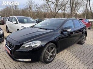 Volvo V40 2.0 D [D2] Momentum Geartronic Megkím...