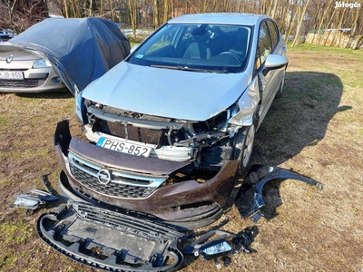 Opel Astra K 1.4 T (150LE) Légzsákok nem nyíltak,járóképes,136 168 km!