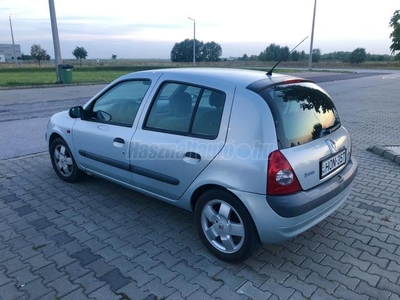 RENAULT CLIO 1.4 16V Privilege