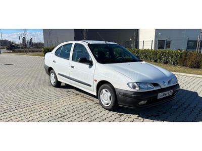 RENAULT MEGANE 1.4 16V Authentique