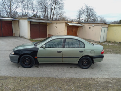 TOYOTA AVENSIS 1.6 Linea Terra