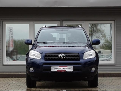 TOYOTA RAV 4 Rav4 2.2 D-4D 4x4 Sol DIGIT-139eKM-SZERV.KÖNYV-1.TULAJ-ROZSDAMENTES-PARK'RADAR