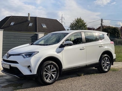 TOYOTA RAV 4 Rav4 2.5 Hybrid Active Style MY18 e-CVT MAGYAR++VEZETETT SZERVÍZKÖNYV++SÉRÜLÉSMENTES ++VONÓHOROG