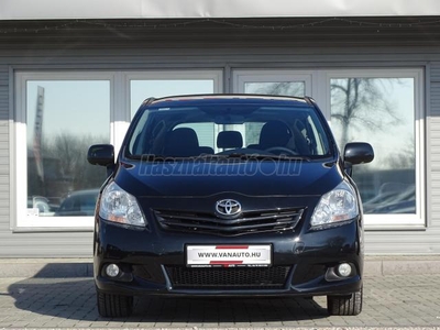 TOYOTA VERSO 2.0 D-4D Sol KLÍMA-PANORÁMATETŐ-SZERV.KÖNYV-ALUF.-7'SZEMÉLY