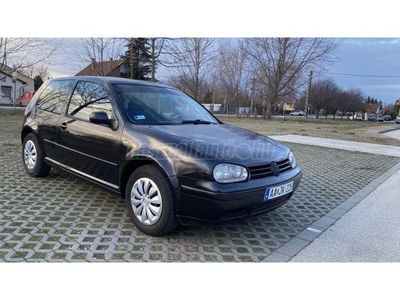 VOLKSWAGEN GOLF IV 1.6 25 év