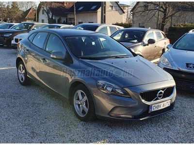 VOLVO V40 2.0 D [D2] Momentum végig szervizelt. gyári fényezés