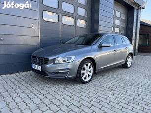 Volvo V60 2.0 [T3] Momentum Szervizkönyv / 1.TU...