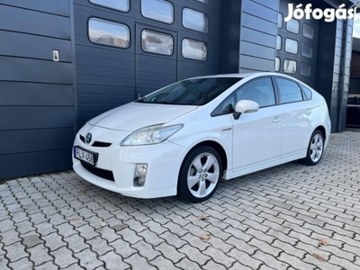 Toyota Prius 1.8 HSD Premium (Automata) Szerviz...