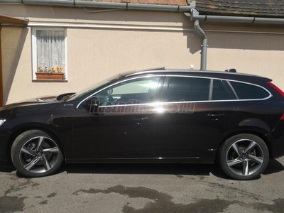 VOLVO V60 2.4 D [D6] PHEV AWD Summum Geartronic