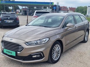 FORD MONDEO 2.0 FHEV Titanium eCVT SYNC3 NAVI. TEMPOMAT. LED. SÁVTARTÓ. ÜLÉSFŰTÉS. LEINFORMÁLHATÓ. GYÁRI FÉNYEZÉS