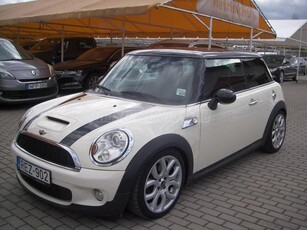 MINI MINI COOPER 1.6 S PANORÁMA ÜVEGTETŐ! 6 SEBESSÉGES! 174 LE! GYÁRI FÉNYEZÉS!