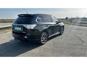 MITSUBISHI OUTLANDER 2.0 PHEV Instyle Navi 4WD CVT Instyle Navi Plus