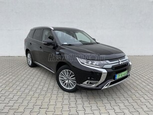 MITSUBISHI OUTLANDER 2.4 PHEV Invite 4WD CVT VÉGIG VEZETETT SZERVIZKÖNYV