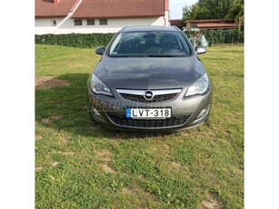 OPEL ASTRA J 1.6 Cosmo