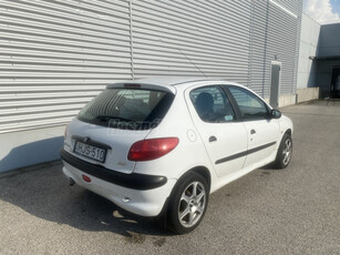 PEUGEOT 206 1.1 XR