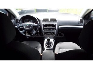 SKODA OCTAVIA Combi 1.2 TSI Elegance VezSzkönyvDigitTempoÜlfűtAluVonóEspAux1tul