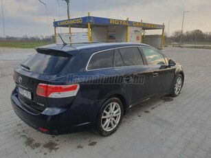 TOYOTA AVENSIS 2.2 D-4D Premium