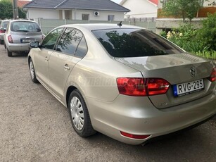 VOLKSWAGEN JETTA 1.6 CR TDI Trendline