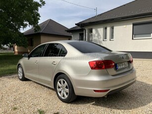 VOLKSWAGEN JETTA VI 1.6 CR TDI Comfortline