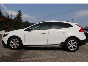 VOLVO V40 1.6 D [D2] Momentum Cross Country. 138.000 KM!!