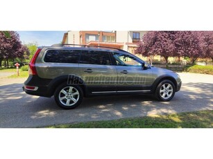 VOLVO XC70 2.4 D [D5] AWD Momentum