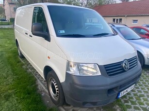 VOLKSWAGEN TRANSPORTER T5 2.5 TDI Működik. indul. még bárhova eljut. de kezdődő hengerfejtömítés hibája van